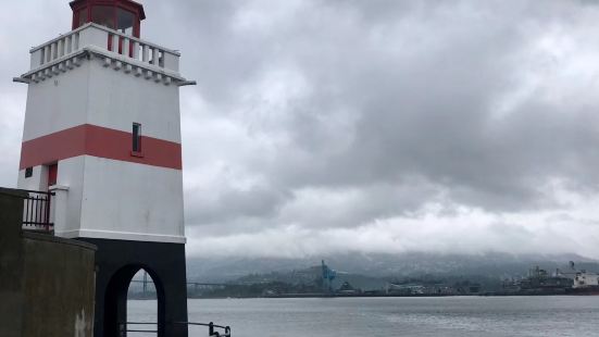 到燈塔公園的時候，天氣不算很好的，不過景色依然相當的不錯。公