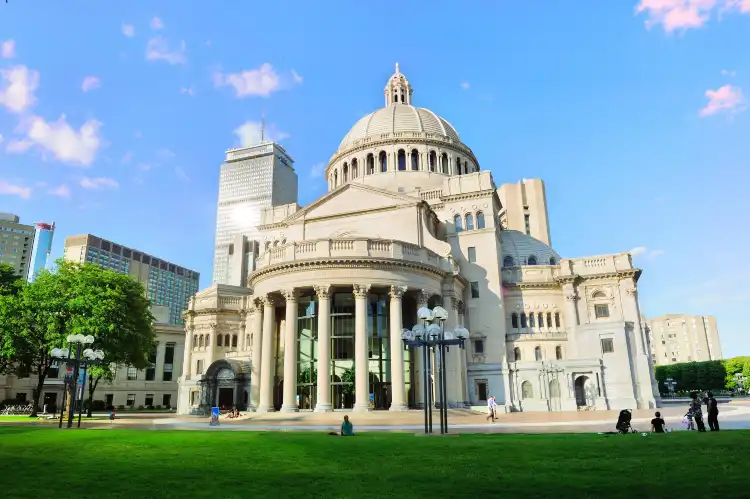 Hotel dekat The First Church of Christ, Scientist