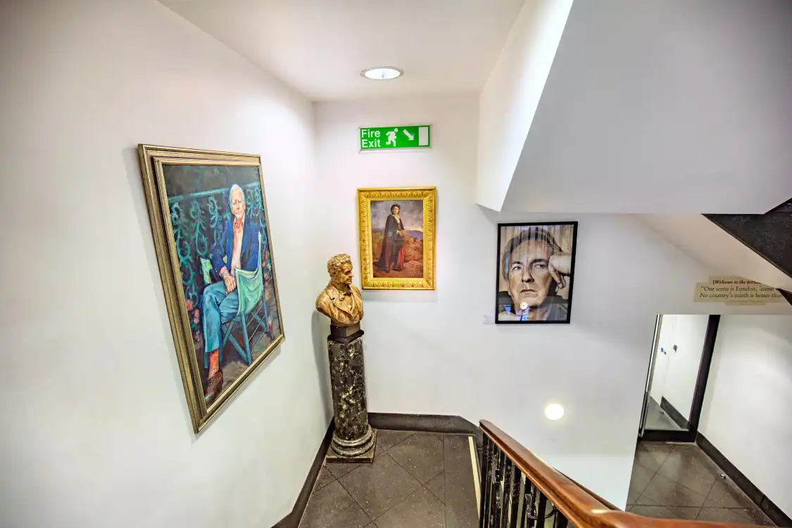 Các khách sạn gần Royal Academy of Dramatic Art