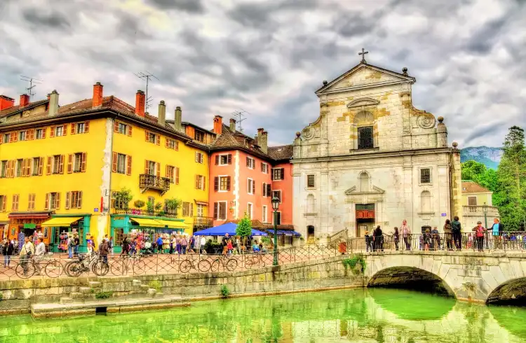 Hotels near Eglise St-François de Sales