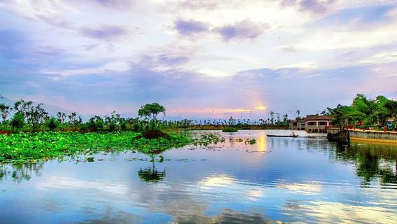Yilong Lake Ten thousand Mu Lotus Garden