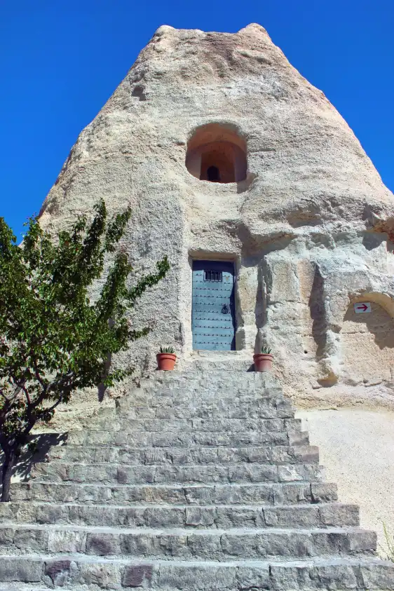 鄰近兇眼教堂的酒店