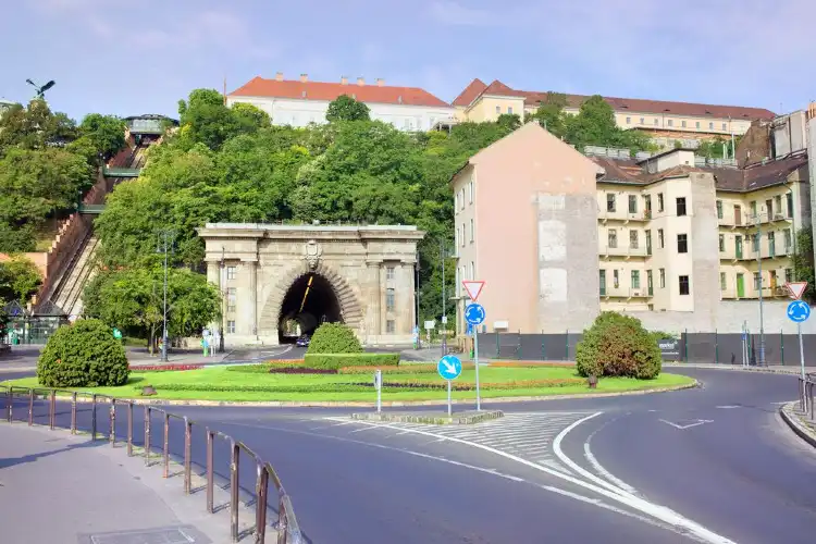 Hotels in der Nähe von Clark Ádám tér