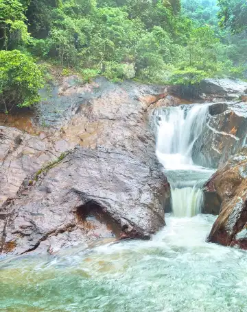 Hotels near Than Mayom Waterfall