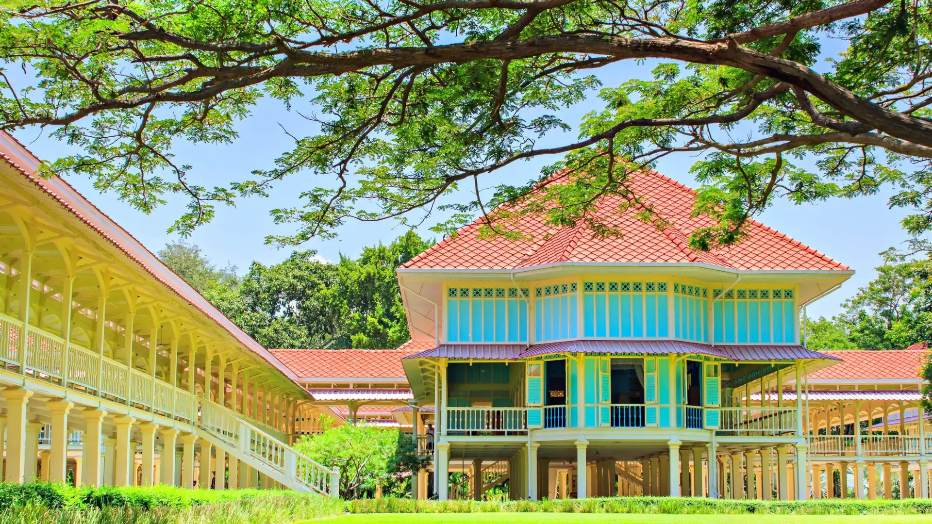โรงแรมใกล้พระราชนิเวศน์มฤคทายวัน
