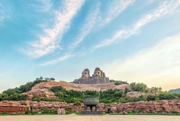 Emperors Yan and Huang