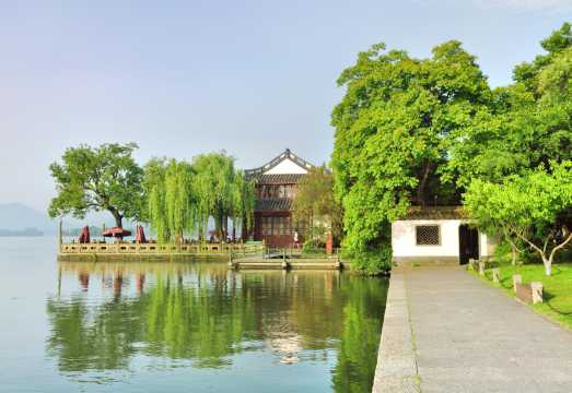 Hangzhou Private Day Tour: West Lake, Lingyin Temple, Fayun Ancient Village, Meijiawu