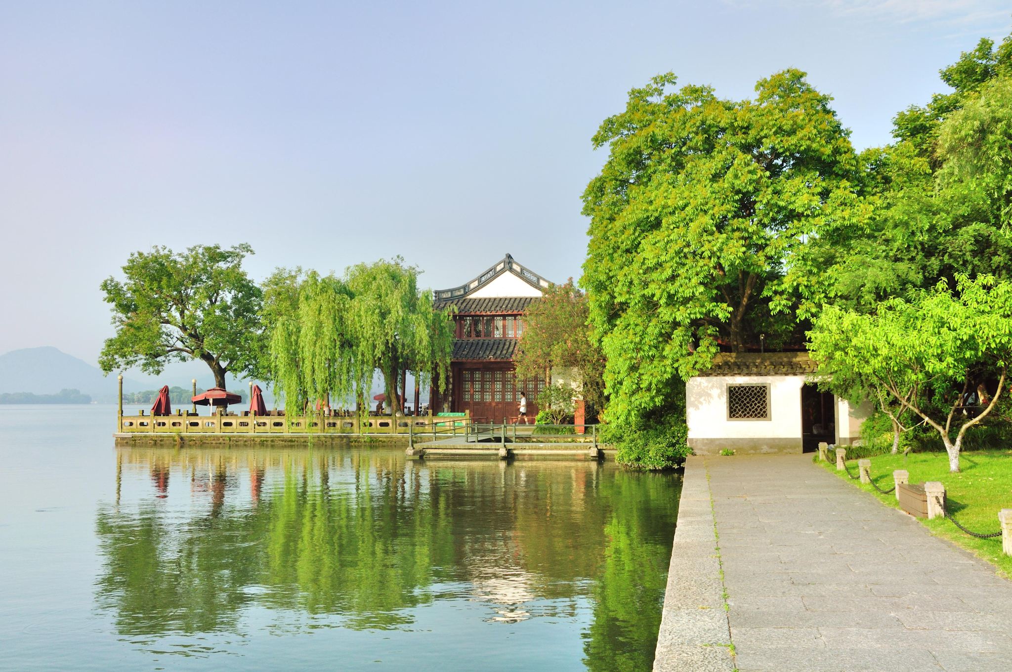 Hangzhou Private Guided 1-Day Tour: West Lake, Lingyin Temple, Fayun Ancient Village, Meijiawu