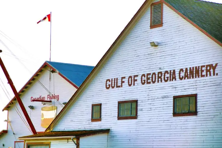 Hotels near Gulf of Georgia Cannery National Historic Site