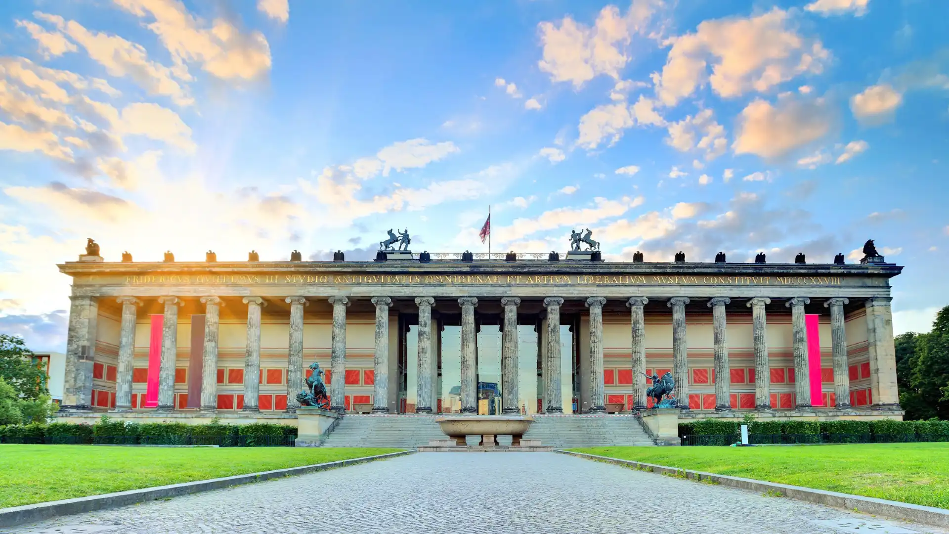 Hotels near Altes Museum