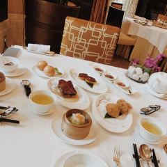 ZI YAT HEEN User Photo