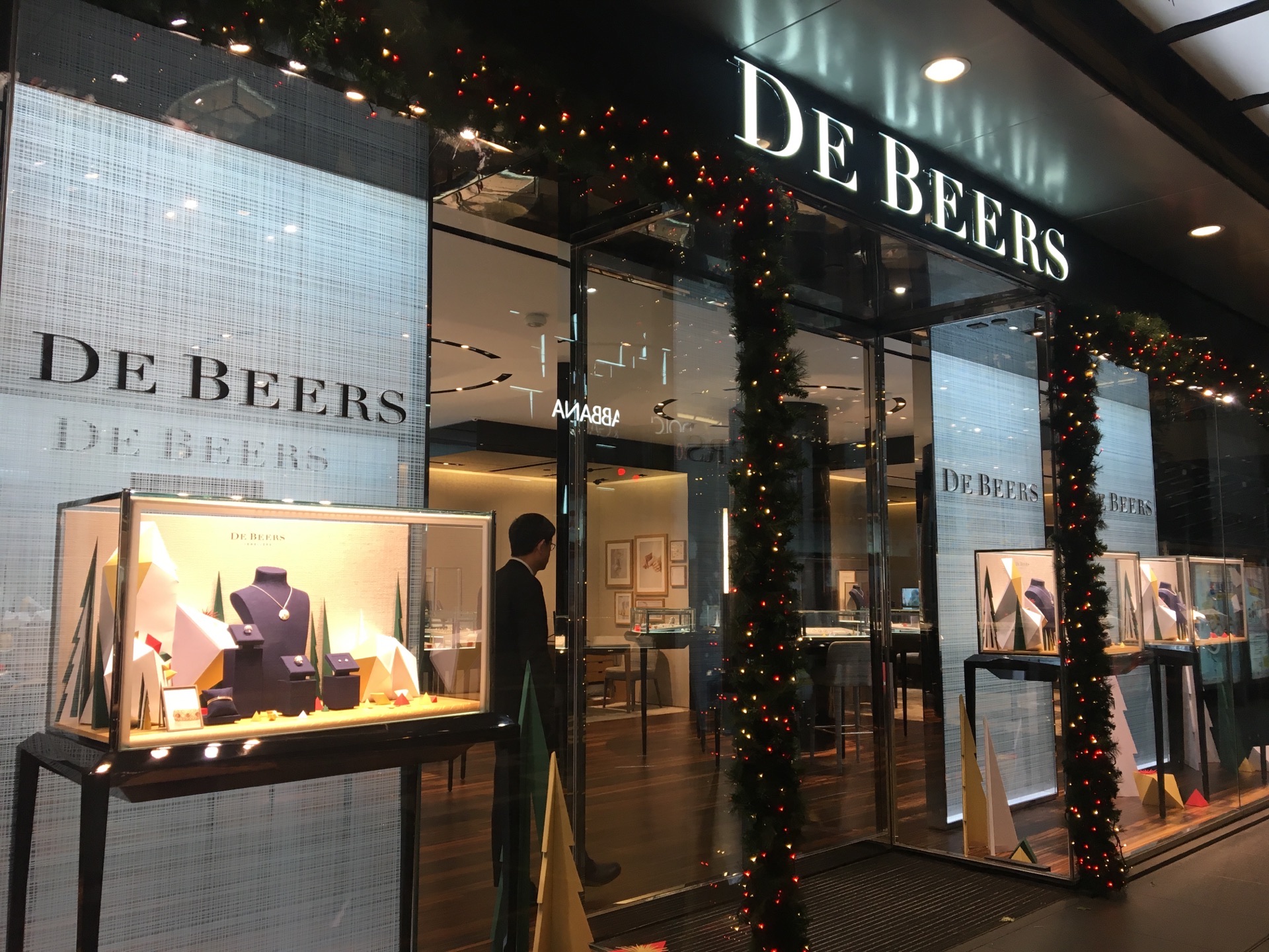 De Beers Jewelers Shanghai IAPM Store