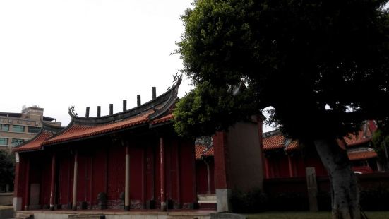 据查彰化孔庙是雍正四年（1726年）由知县张镐倡建，建筑为典