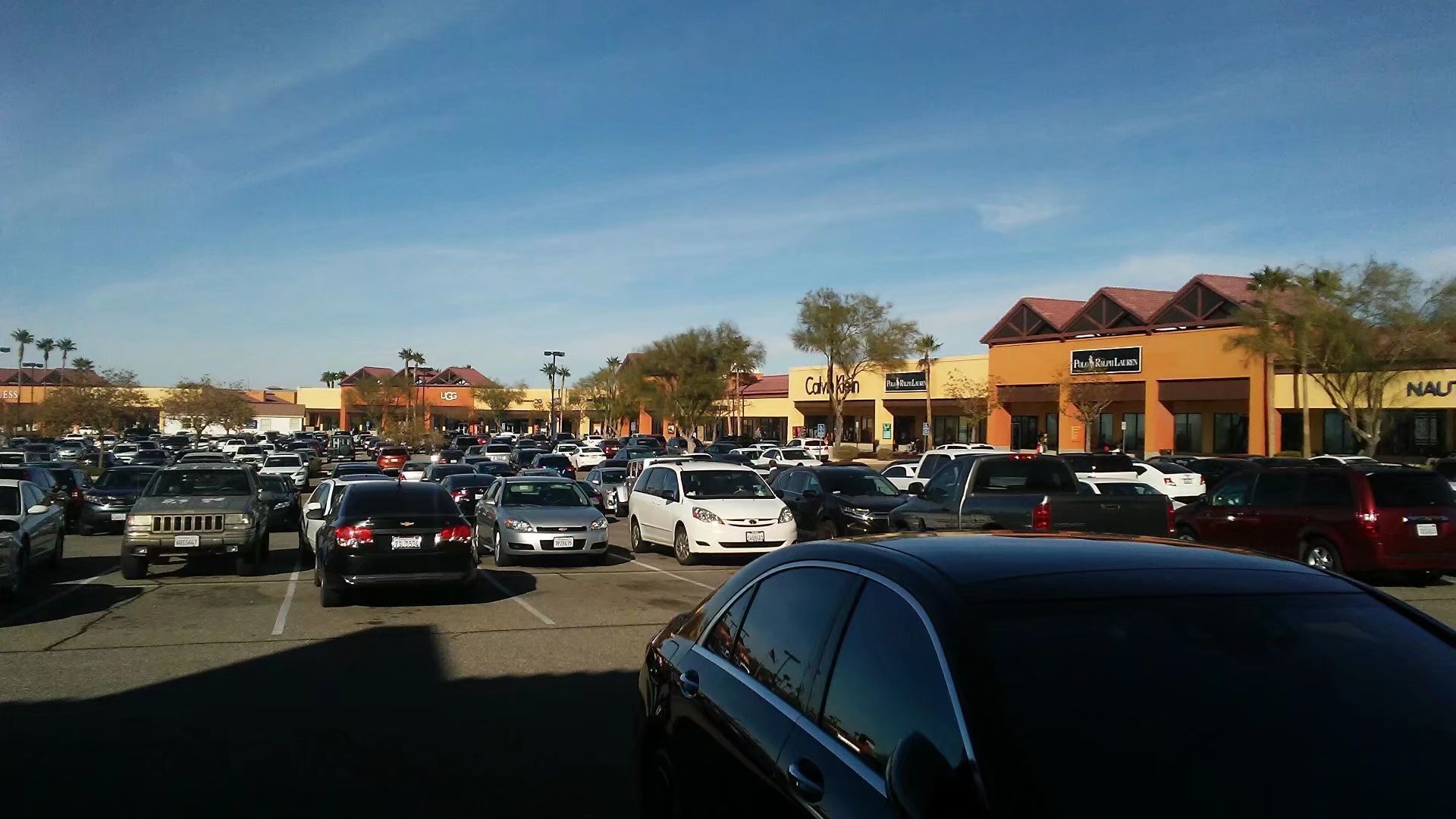 TOMMY HILFIGER OUTLET STORE - 2796 Tanger Way, Barstow, California