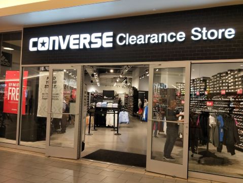 converse queens center mall