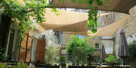 Au Jardin Des Carmes