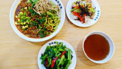 宝林手擀炸酱面—梦留香(朝晖小区店) in Jiayuguan