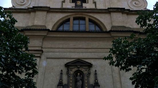 胜利之后圣母堂是捷克首都布拉格小城的一座教堂，属于加尔默罗会