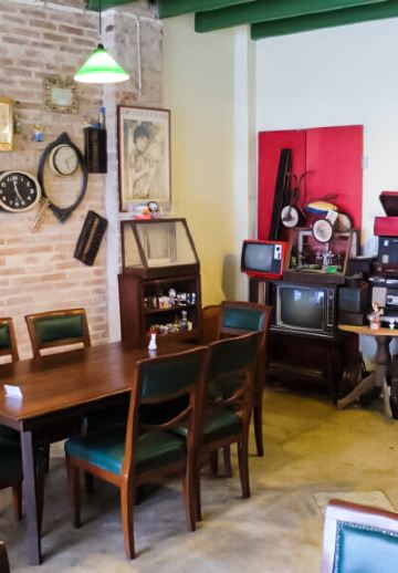 One Chun Cafe & Restaurant