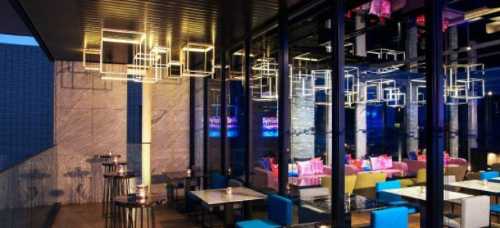 W XYZ® bar
