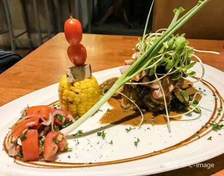 EAT Bar & Grill Restaurant Karon