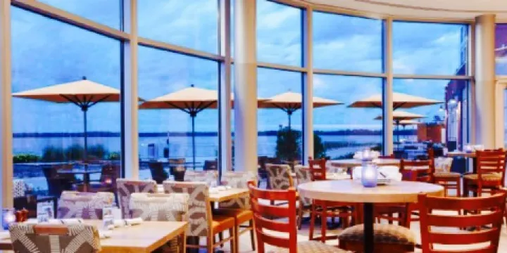 Shoreline Bar and Grille