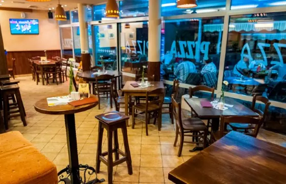 配魯尼卡公寓及一室公寓