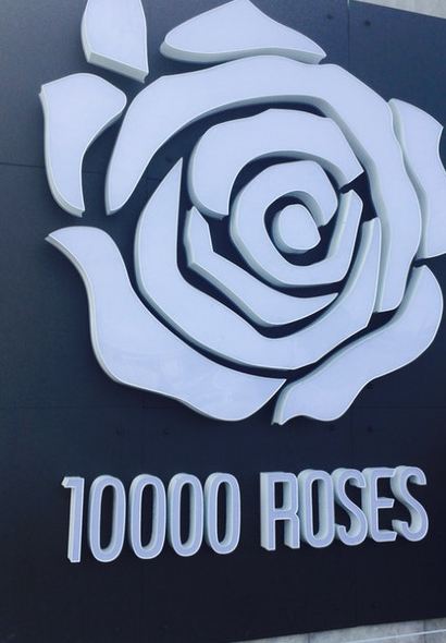 10,000 Roses Cafe & More