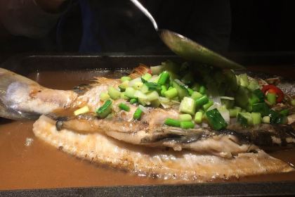 探鱼·鲜青椒爽麻烤鱼(万泰汇店)