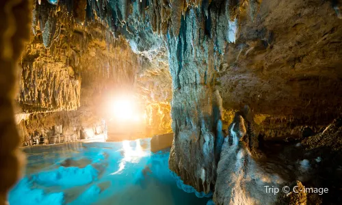Gyokusendo Cave