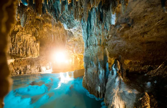 日本沖繩南部一日遊：玉泉洞+新原沙灘玻璃船+瀨長島+知念岬