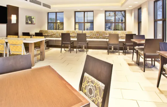 Holiday Inn Express 波士頓沃爾瑟姆