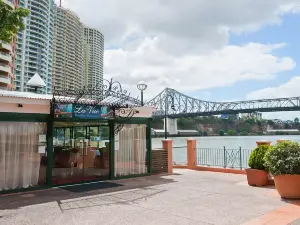 La Vue Waterfront Restaurant