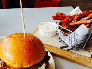 V Burger Bar