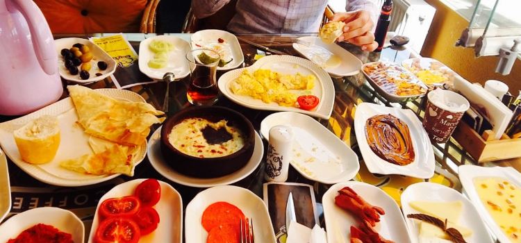 Edy Coffee & Breakfast