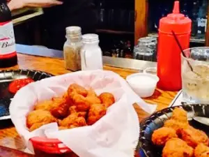 Mr. Ed's Bar & Grille