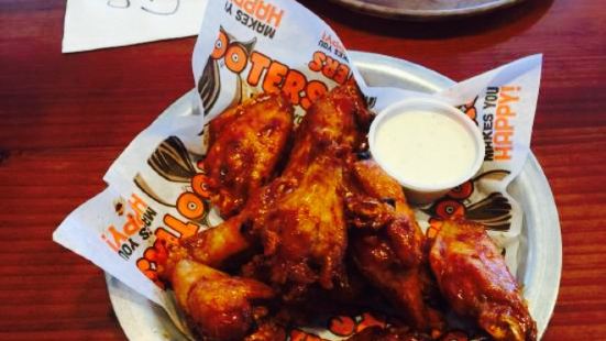 Hooters