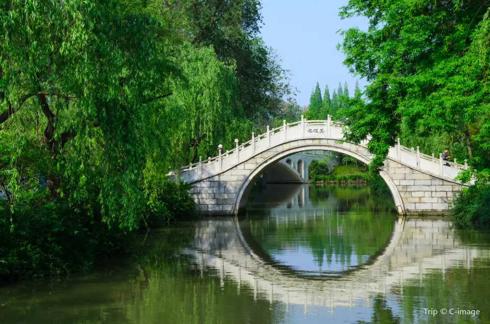 5_Slender West Lake