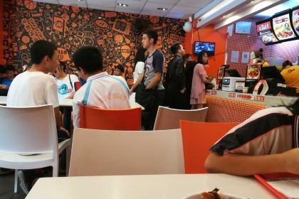 哈少粤派快餐连锁(荔晶店)