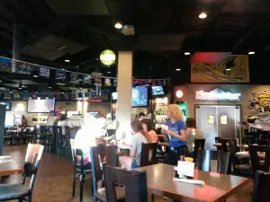 Madrocks Restaurant & Sports Bar