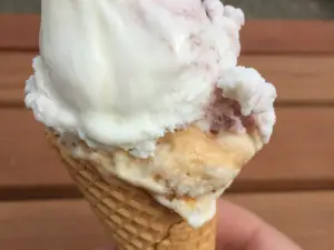 Eiscafe Cuore Di Panna