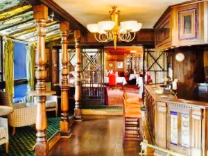 Wallis Simpson Restaurant & Cafe Bar