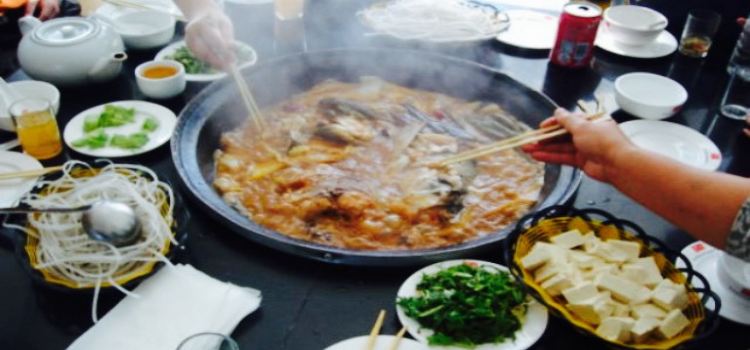 亚布力渔家乐铁锅炖