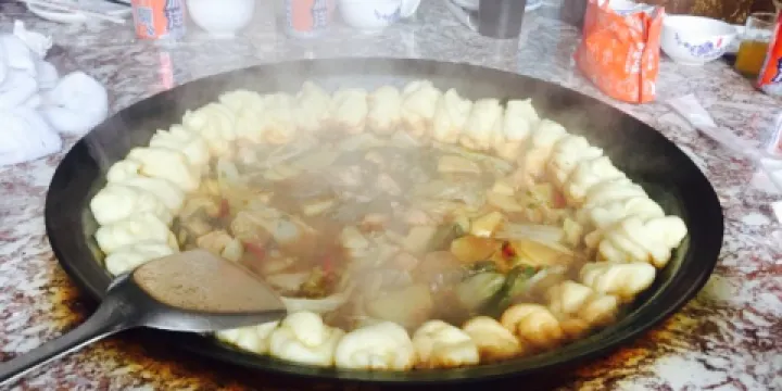 雅適府木火鐵鍋燉活魚