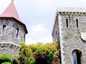 Gubug Makan Mang Engking Soragan Castle
