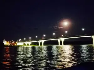 The Pier Bar & Grill