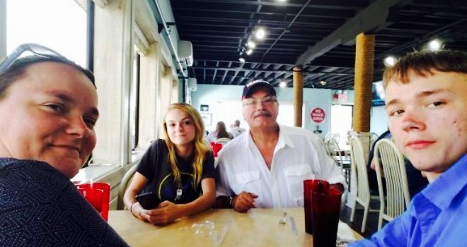 Cindy's On the Barge - Has been replaced by THE BURGER BARN!