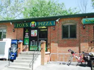 Fox's Pizza Den