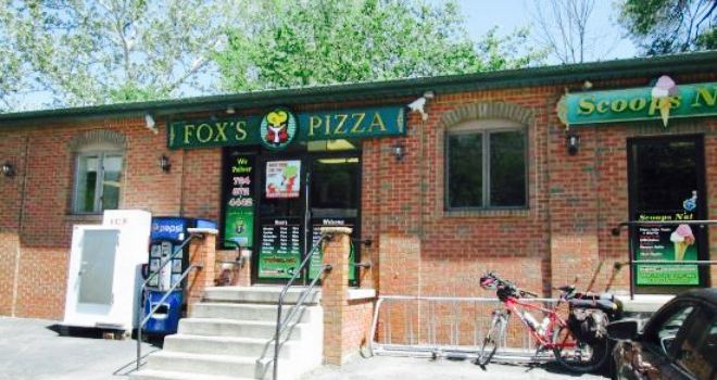 Fox's Pizza Den
