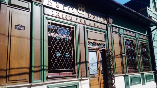 Barry Barr's Irish Pub & Bar